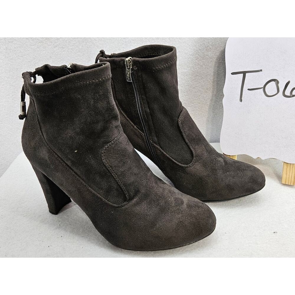 C&M heeled suede bootie, size 8.5